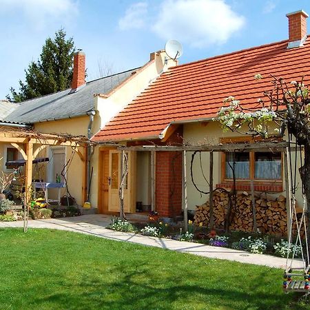Nohab Apartman Badacsonytördemic エクステリア 写真