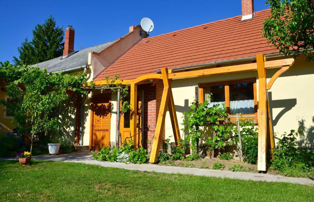Nohab Apartman Badacsonytördemic エクステリア 写真