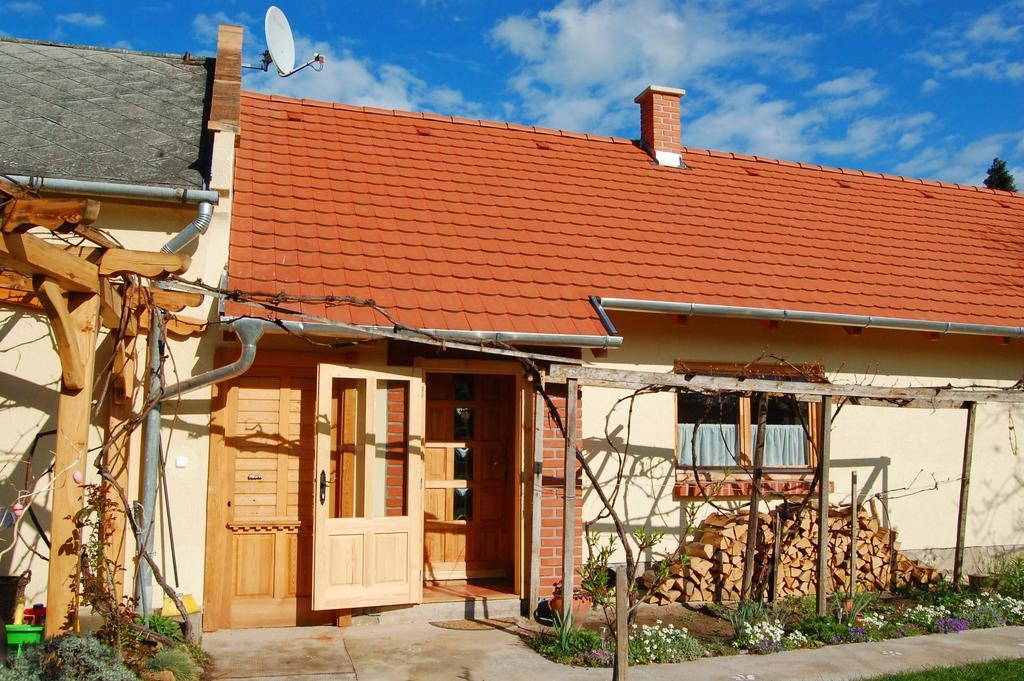 Nohab Apartman Badacsonytördemic エクステリア 写真