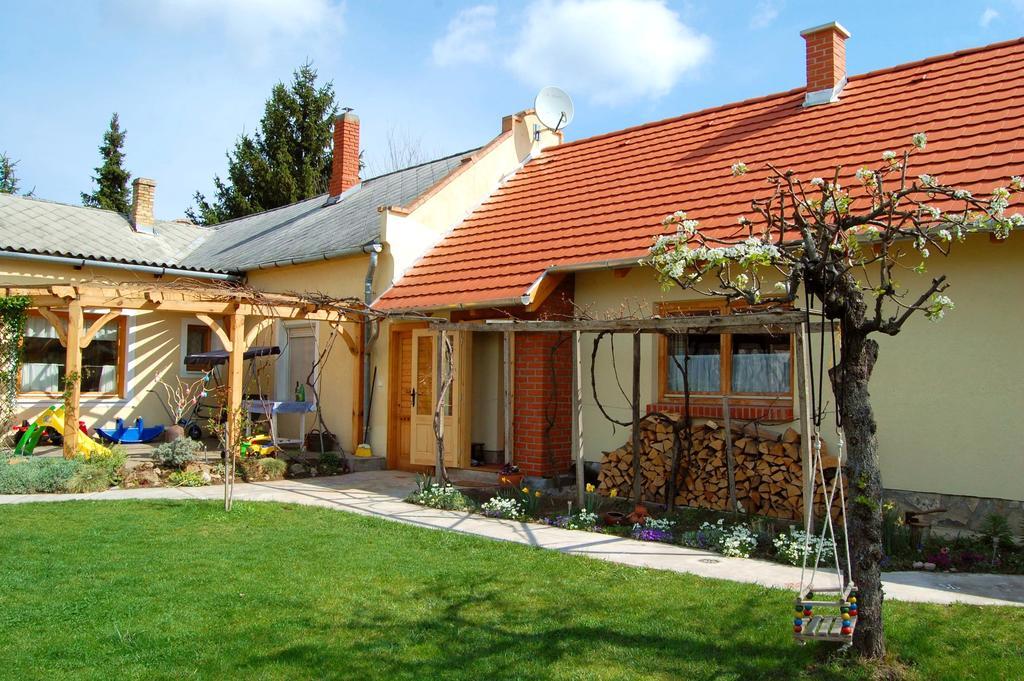 Nohab Apartman Badacsonytördemic エクステリア 写真